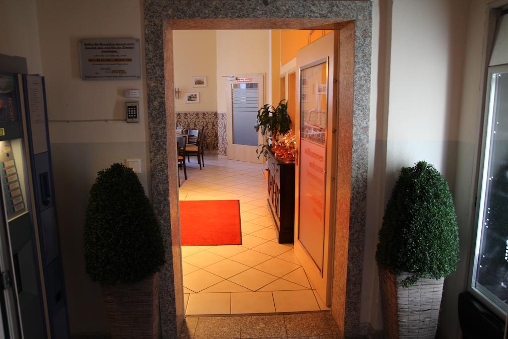 Stadthotel Ratisbona Esterno foto